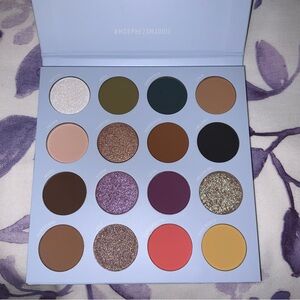New Morphe 2 x Maddie Ziegler Eye Shadow Palette